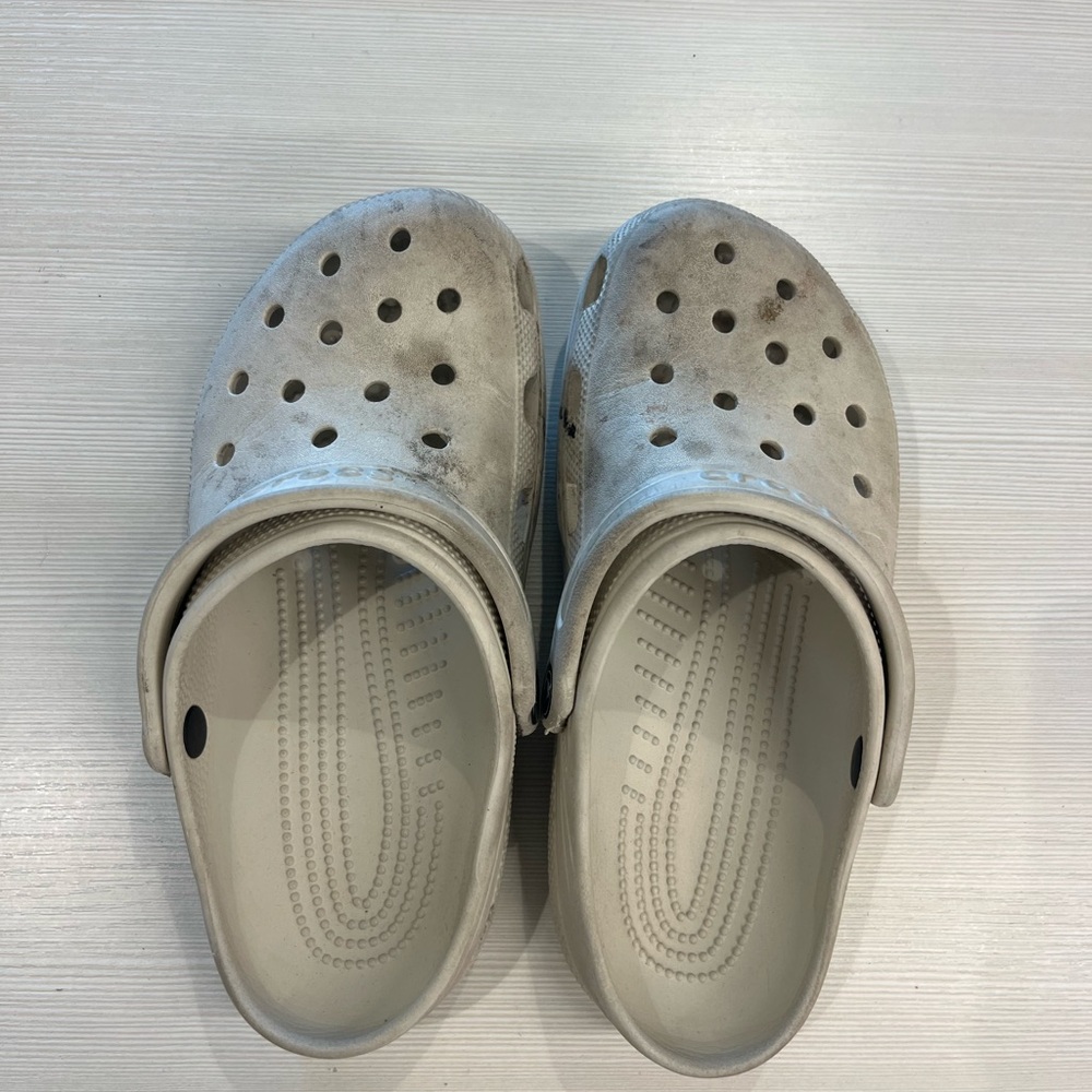 Crocs size 7